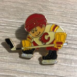 Vintage 1989 NHL Calgary Flames Player Enamel Pin